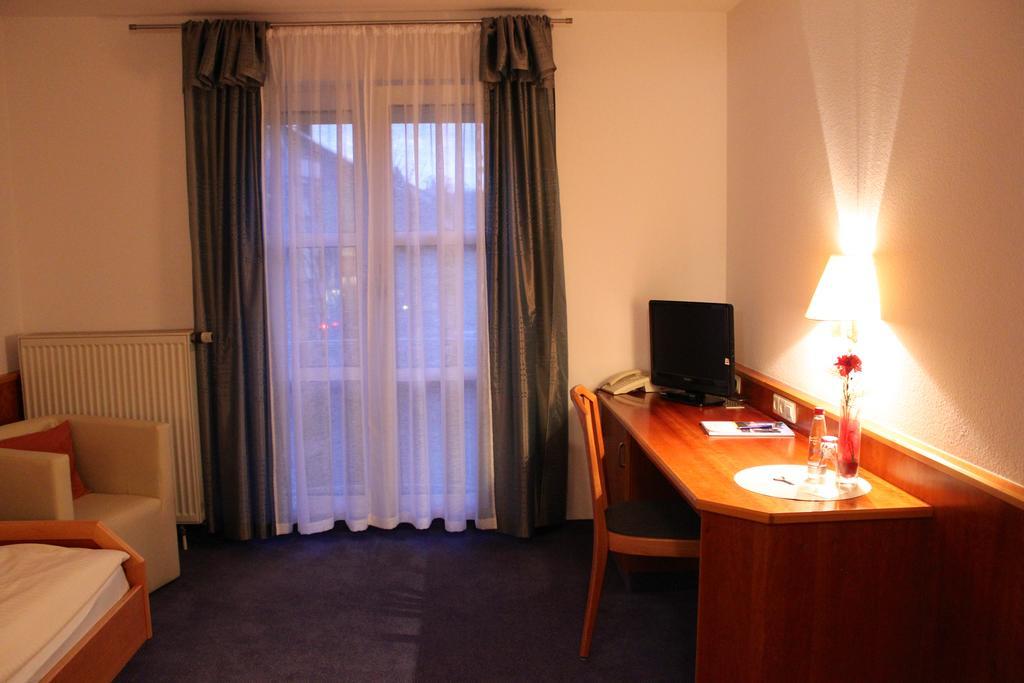 Hotel Gasthaus Bock Reichenbach an der Fils Ruang foto